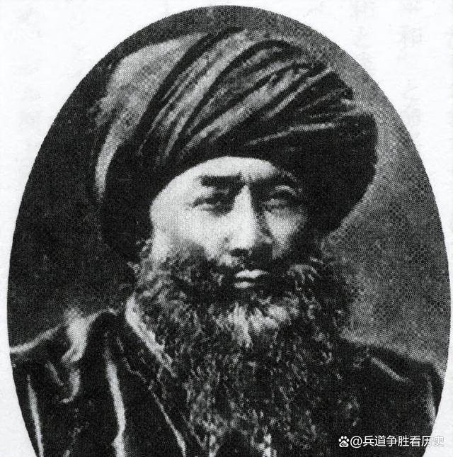 但是,海古拉刚离开便后院失火,艾克木汗自立为汗,改称"艾克木汗条勒"