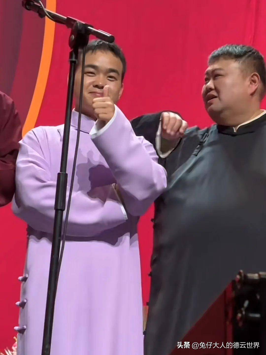 德云社岳云鹏北展演出,大徒弟捡场二徒弟助演,这俩徒弟属实优秀