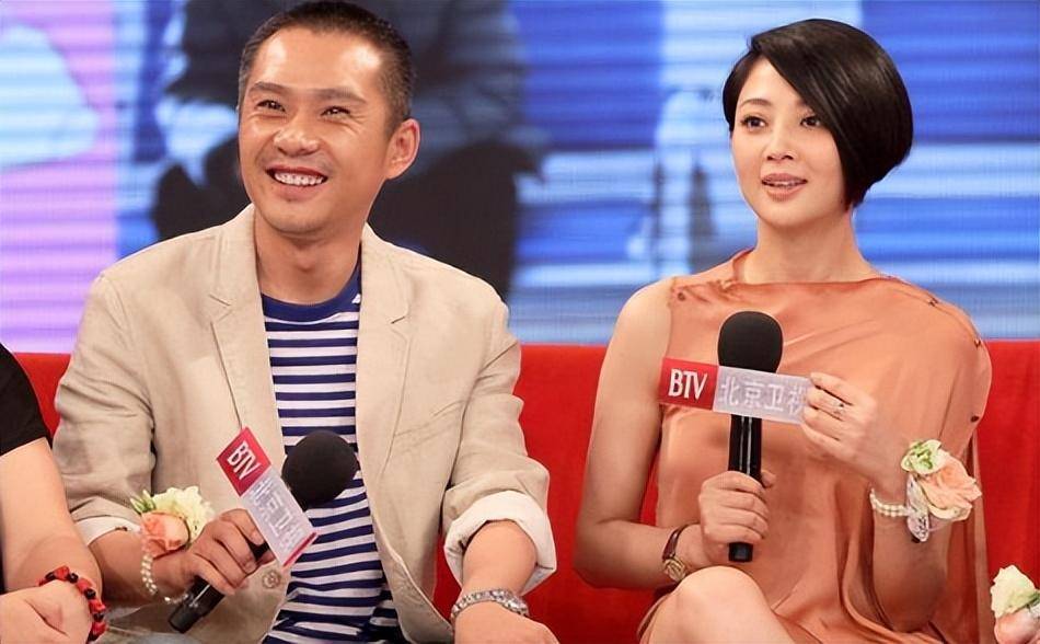 这期间,任帅也曾几度被质疑是不是和哪个年轻女演员有一腿.