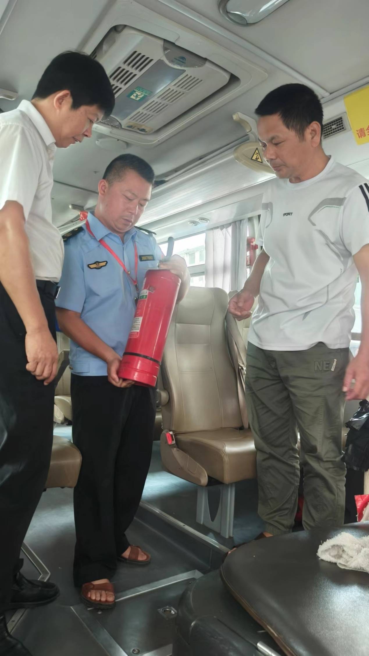 兴国县交通运输综合行政执法大队积极做好夏季高温期间道路运输服务