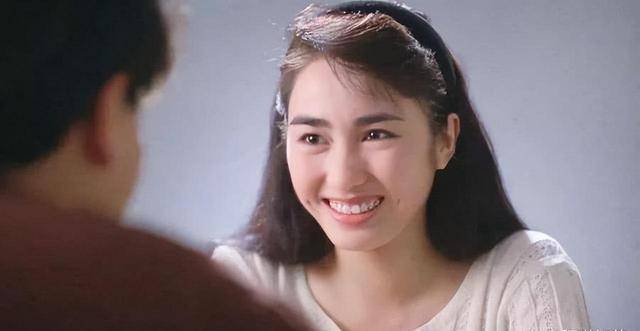 大美女黎姿理应有众多追求者,然而她却对比她年轻二十一岁的黄玉郎动