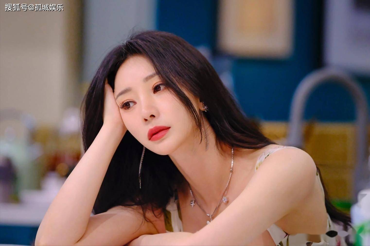 结语柳岩的勇敢和坦诚让人敬佩,她的经历也提醒了我们在高压环境下要