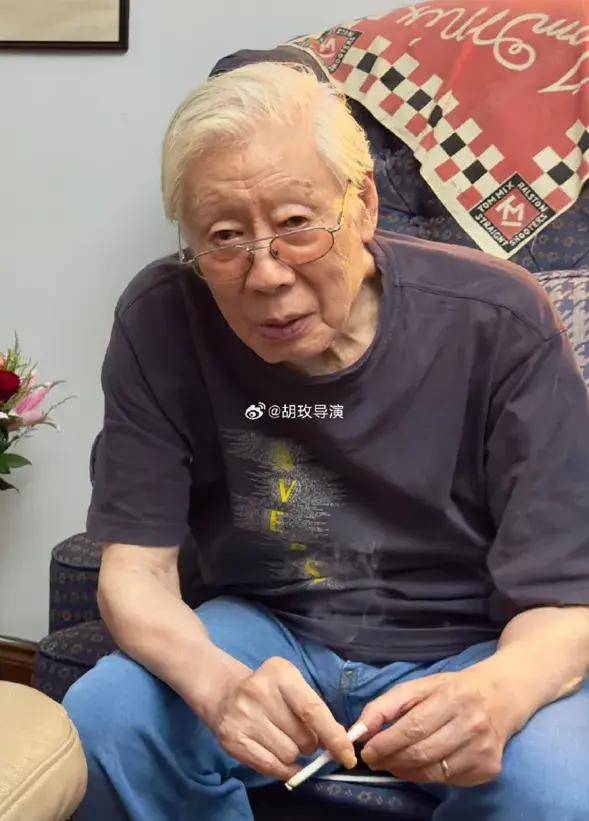 88岁康熙帝焦晃近照曝光,三段婚姻两次被妻子抛弃,现在他怎么样了?