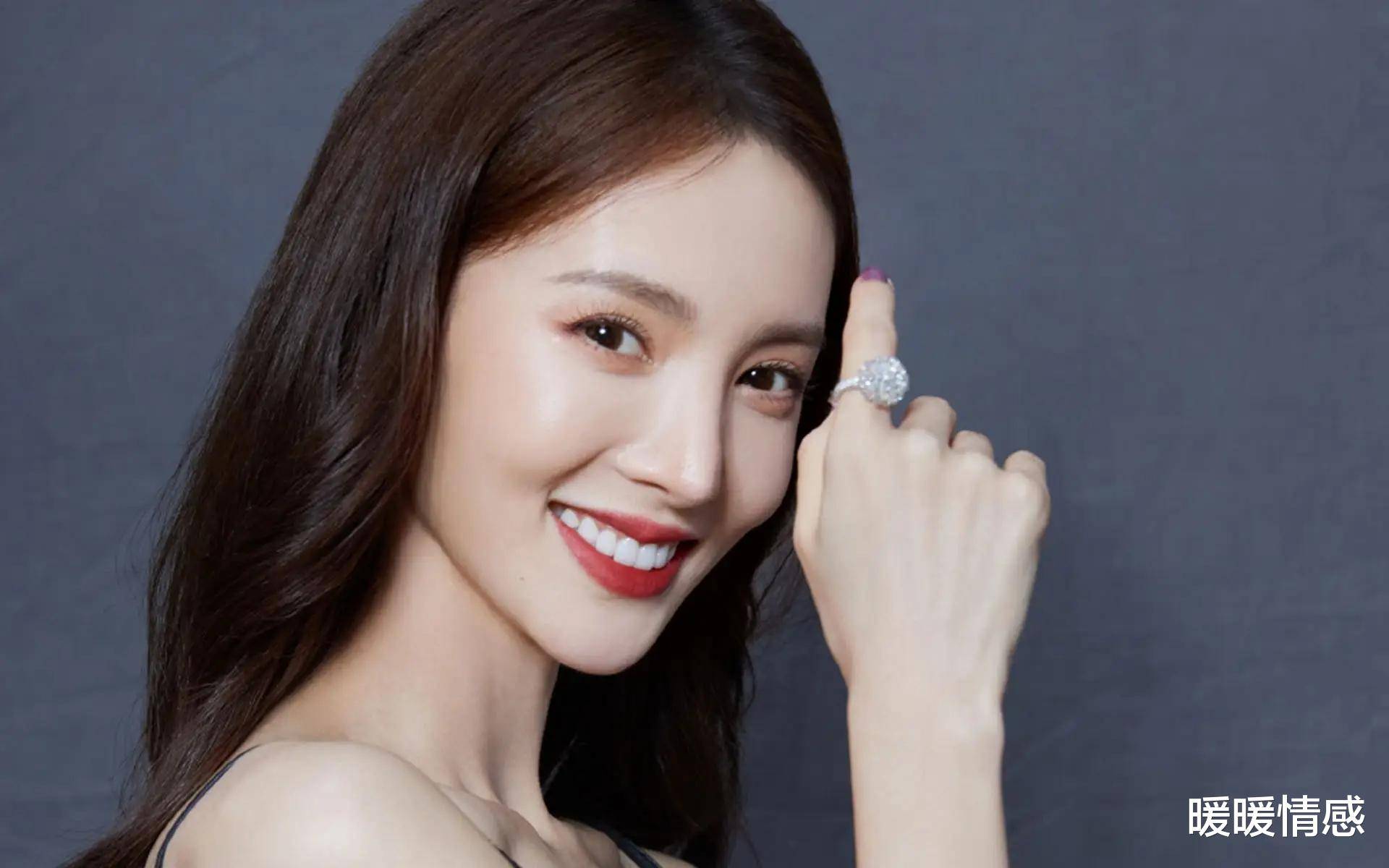 隐瞒了我们14年!原来他就是金晨的父亲,难怪女儿能大红大紫
