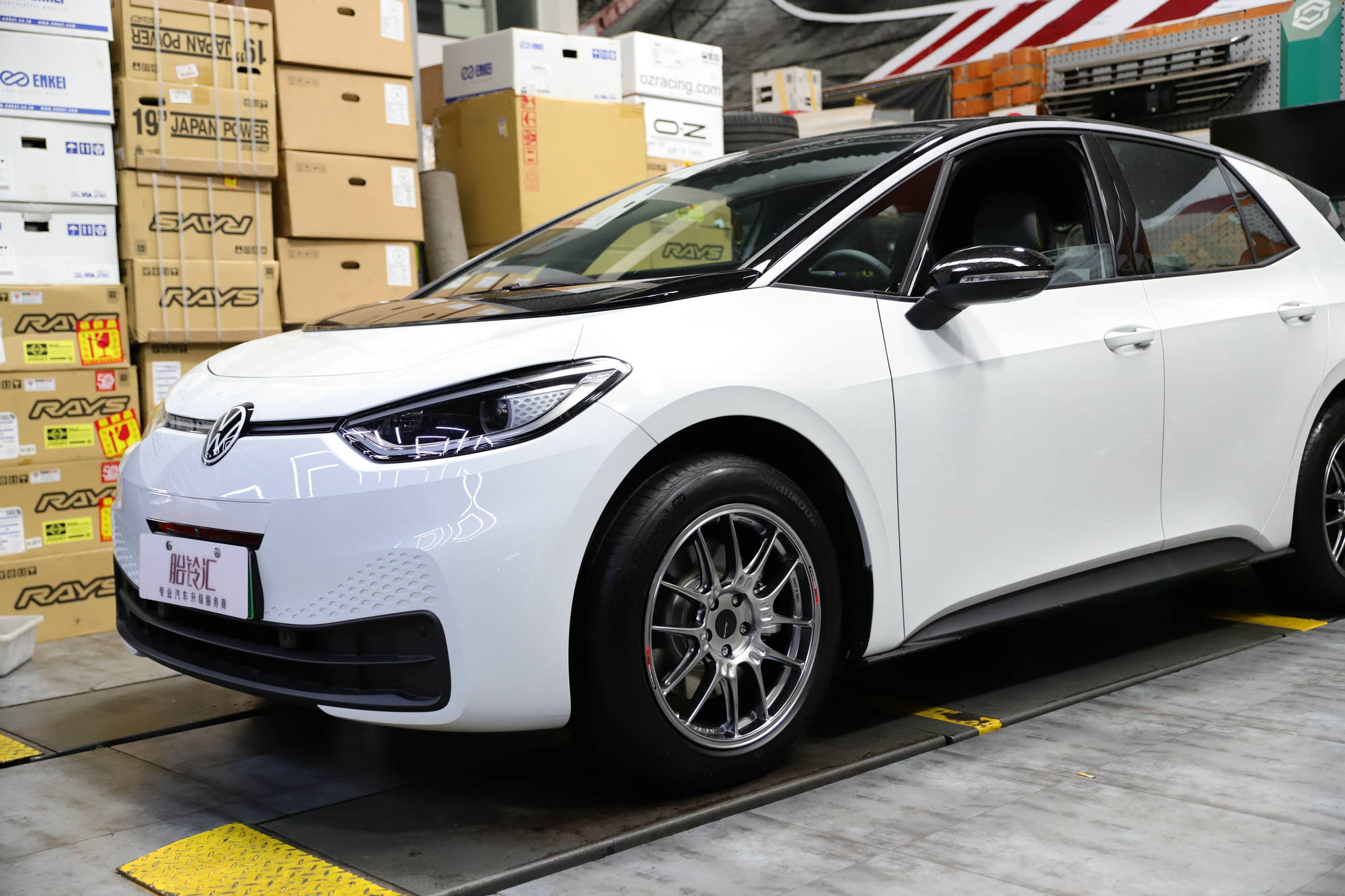 电动新生代:大众id3换装日本enkei gtc02轮毂的改装之路