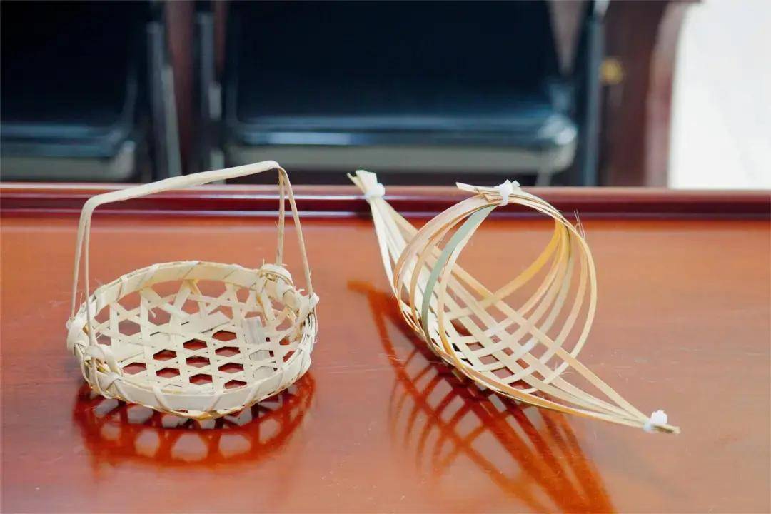 广州松田职业学院暑期"三下乡":传承指尖艺术,编"筑"乡村梦想_竹编