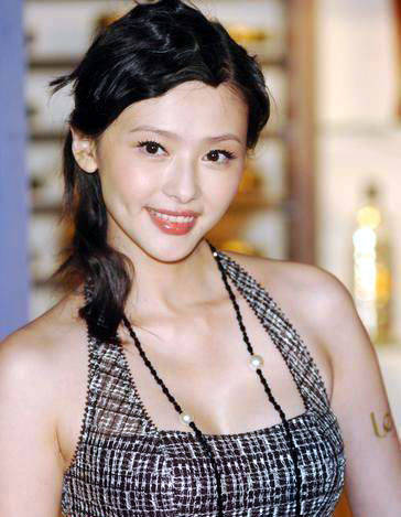 "47岁萧淑慎为抗病魔切除4器官,却面临小15岁丈夫的背叛风波"