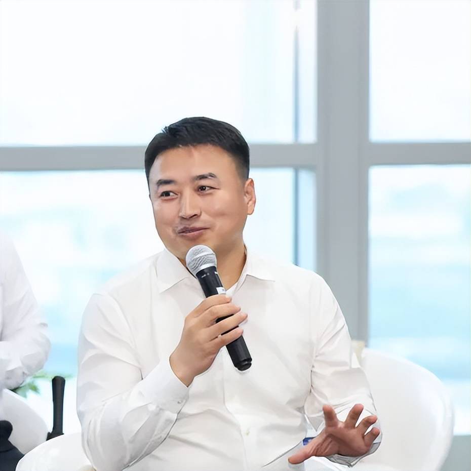 农银金融资产投资有限公司党委委员, 副总裁宋迎春基于当前国际国内