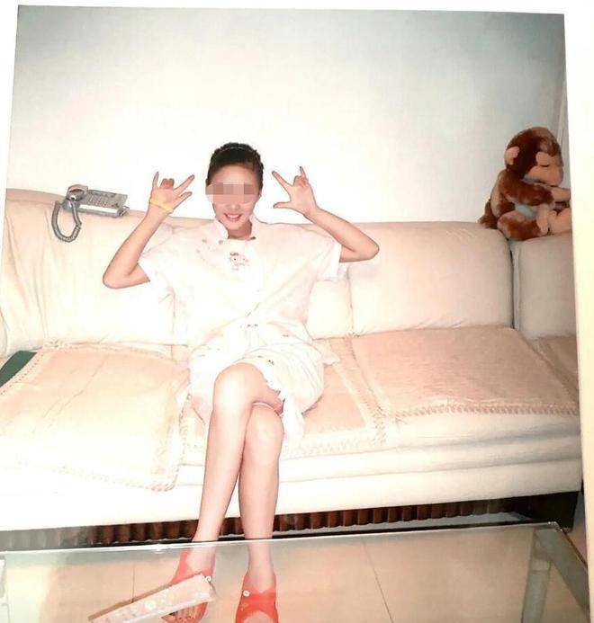 杨鸣离婚后和女儿被偶遇,10岁女儿身高一米七,女友思思博士毕业