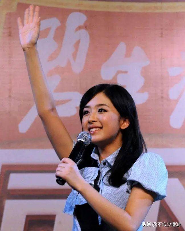 这4位女明星,个个"靠认爹上位"_周笔畅_张含韵_张国立
