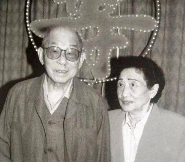 张学良临终前,为何将巨额遗产全部捐给美国,而不是留给子女?