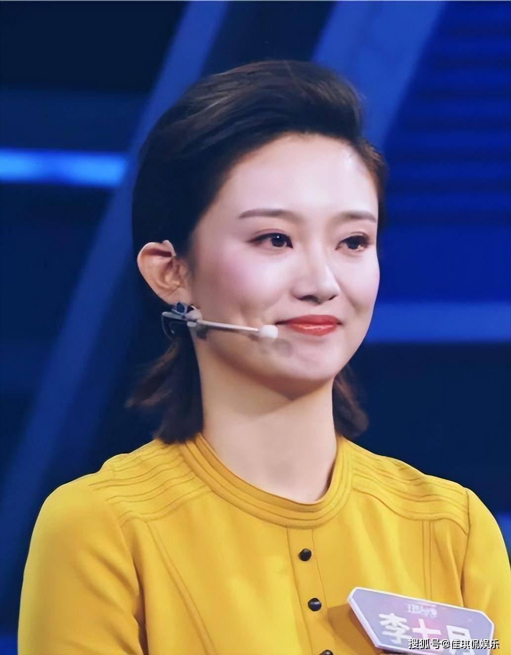 央视主持人李七月,不再被重用,她身上究竟发生了什么?