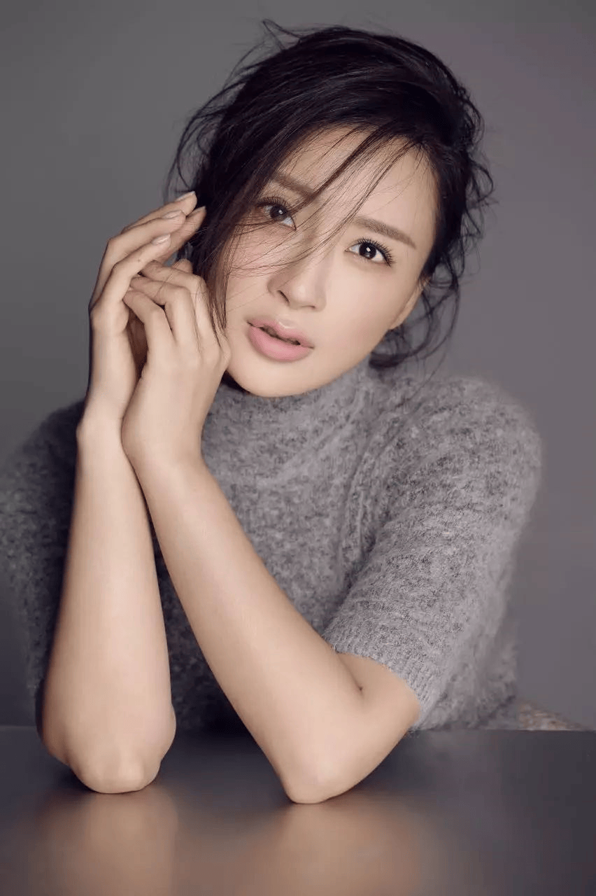 杨舒婷:从浙江舟山走出来的著名女演员,男友在雾中迷路了