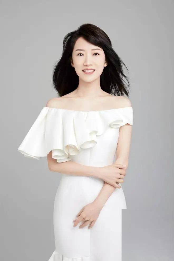 李念是一位中国著名的女演员,她的美丽和才华得到了广泛的认可