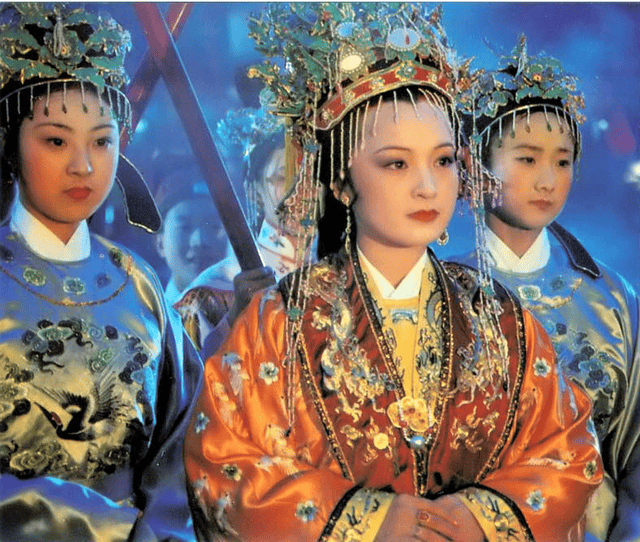 《红楼梦》第二回,贾雨村偶遇冷子兴,两人便相聚在一起,谈论着宁荣二