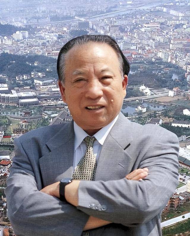 徐文荣:靠挑粪赚第一桶金,筹资300亿复建圆明园,如今已完工7年_横店