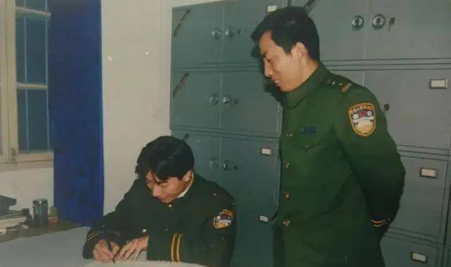 起身负11条人命的杀人犯,在执行死刑前竟成功越狱_郭振平_魏振海_警方