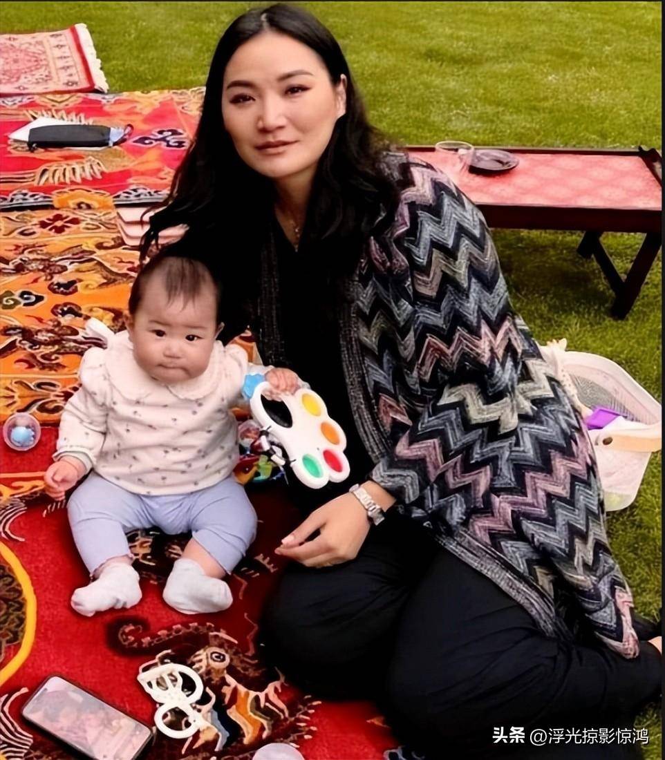 不丹王后过34岁生日,女儿索南和她长得一样,俩儿子没公主受宠