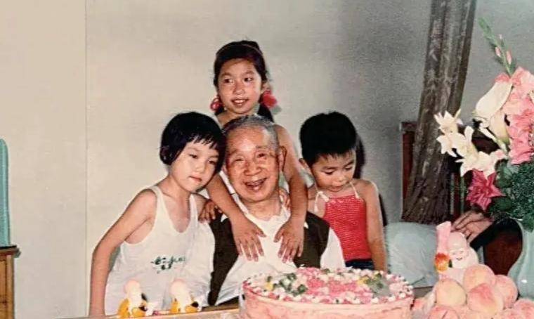 唯一具有"粟陈"两家血脉的人:粟裕称呼他为外孙,陈毅是他亲爷爷