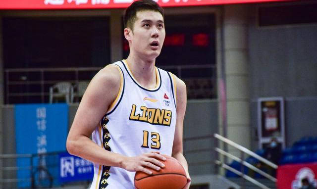 广厦男篮租借李金效给四川,交换四号签,以备孙铭徽伤愈复出