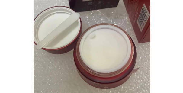 法尔曼注氧面霜通过提升肌肤的含氧量来改善肤色.