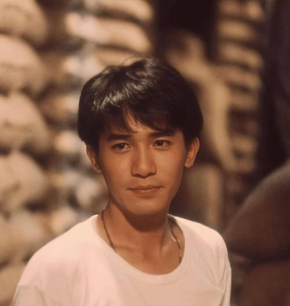 王晶说的没错!得奖如同"吃饭"的梁朝伟,现状令人深思