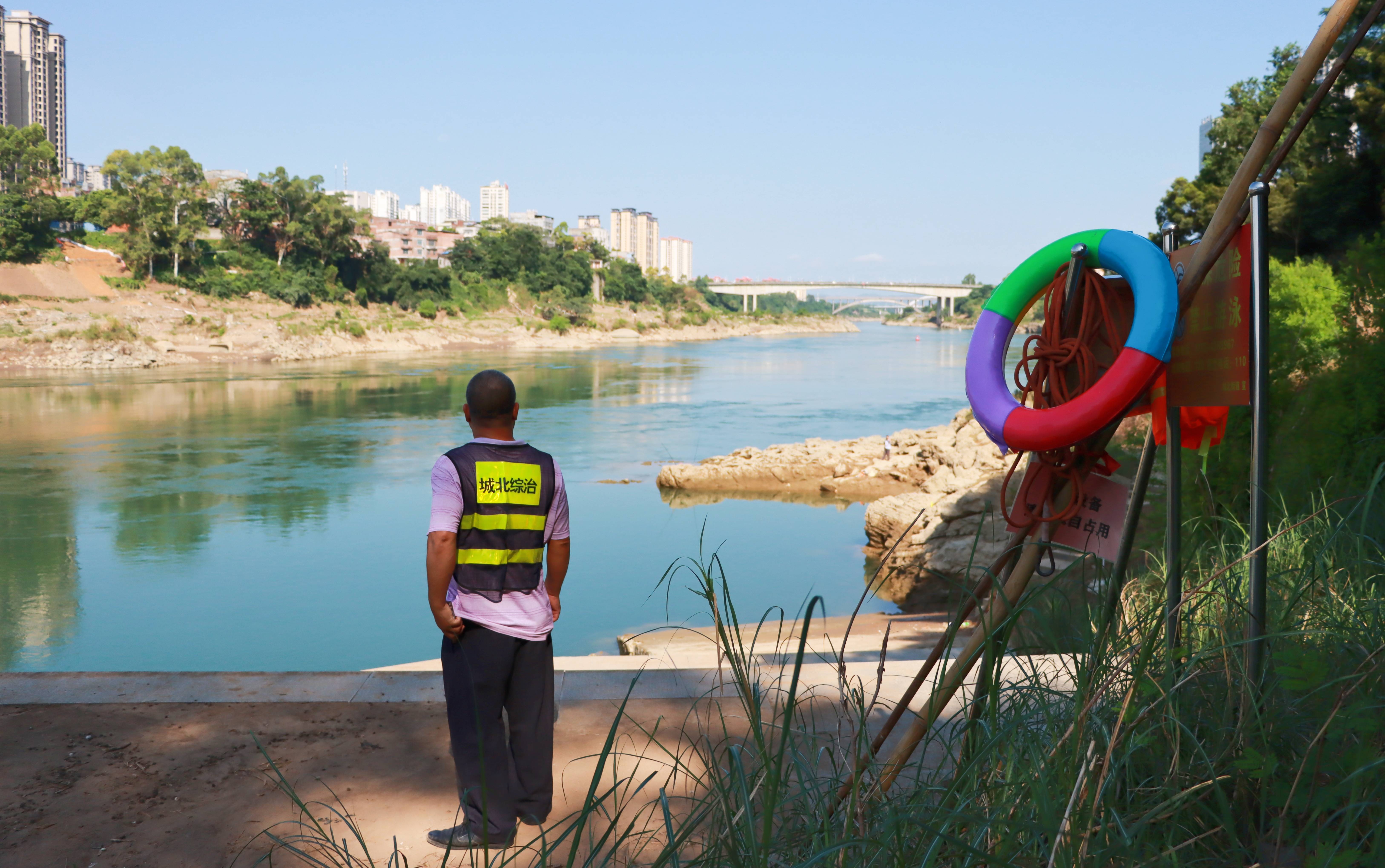 来宾市巡河员李云开带你"体验"防溺水工作