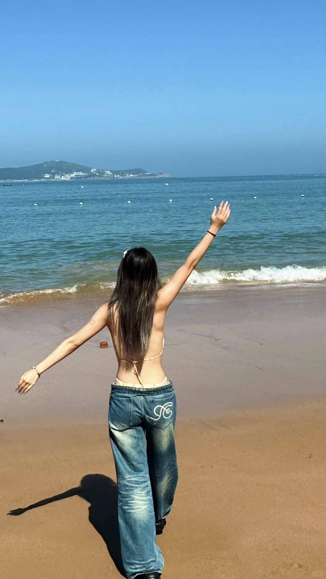 适配度极高的彩色比基尼夏天海滩的完美选择