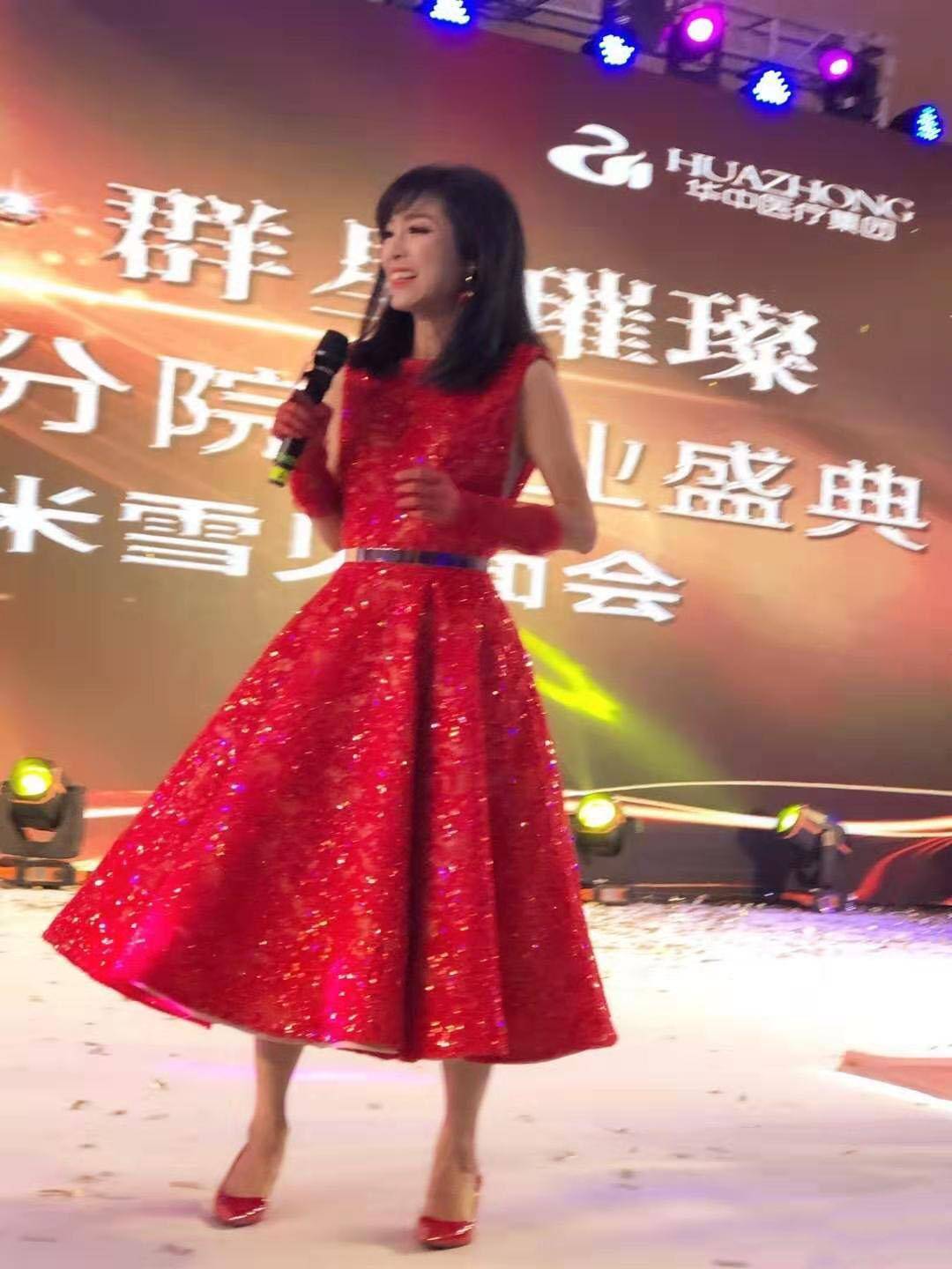 68岁米雪对比59岁雪梨:相差10岁却截然不同,妹妹已经一脸褶子