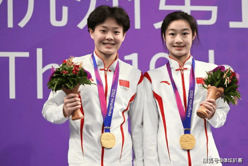 中国第2金！陈艺文昌雅妮夺跳水队首金，全红婵高举五星红旗庆祝-跳水运动员陈雨欣