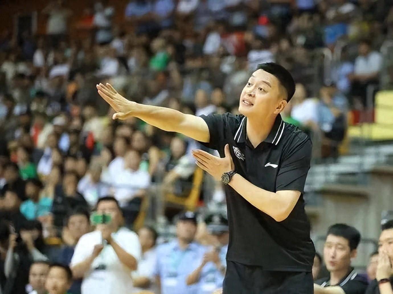 21分惨败!辽篮惨败一人令杨鸣失望至极,球迷感慨他退步速度太快