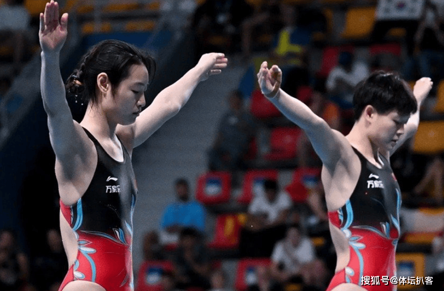 中国第2金！陈艺文昌雅妮夺跳水队首金，全红婵高举五星红旗庆祝-跳水运动员陈雨欣