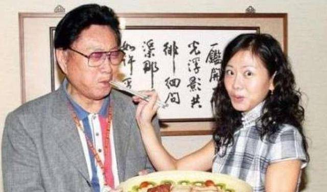 18年傅达仁在家人陪伴下瑞士安乐死,药一饮而尽,在儿子怀中去世