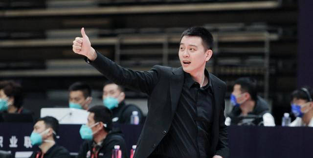 辽宁男篮惨败上海,杨鸣战术调整亟需加强
