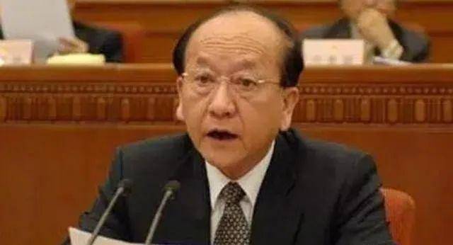 他曾是甘肃省长,后调任福建省委书记,如今90岁