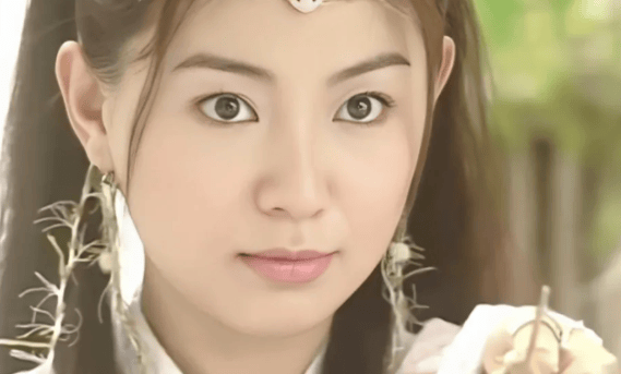 从"小昭"到豪门阔太,陈秀丽的双面人生:荧幕传奇与幸福归宿