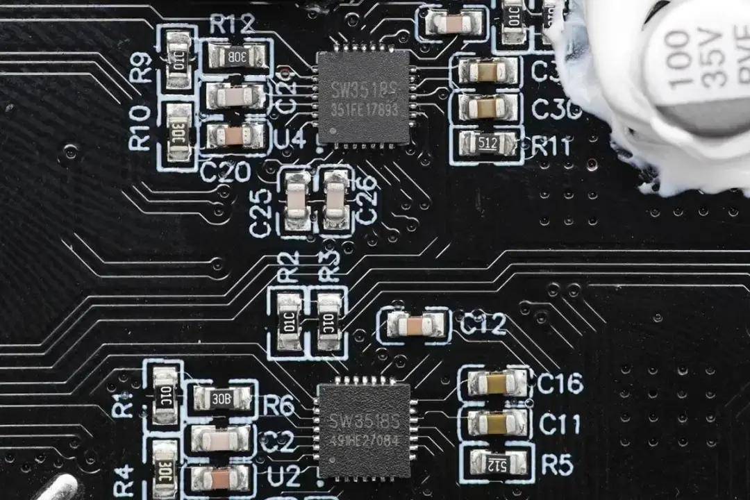 独立限流,集成了5a高效率同步降压变换器,支持pps,pd,qc,afc,fcp,scp