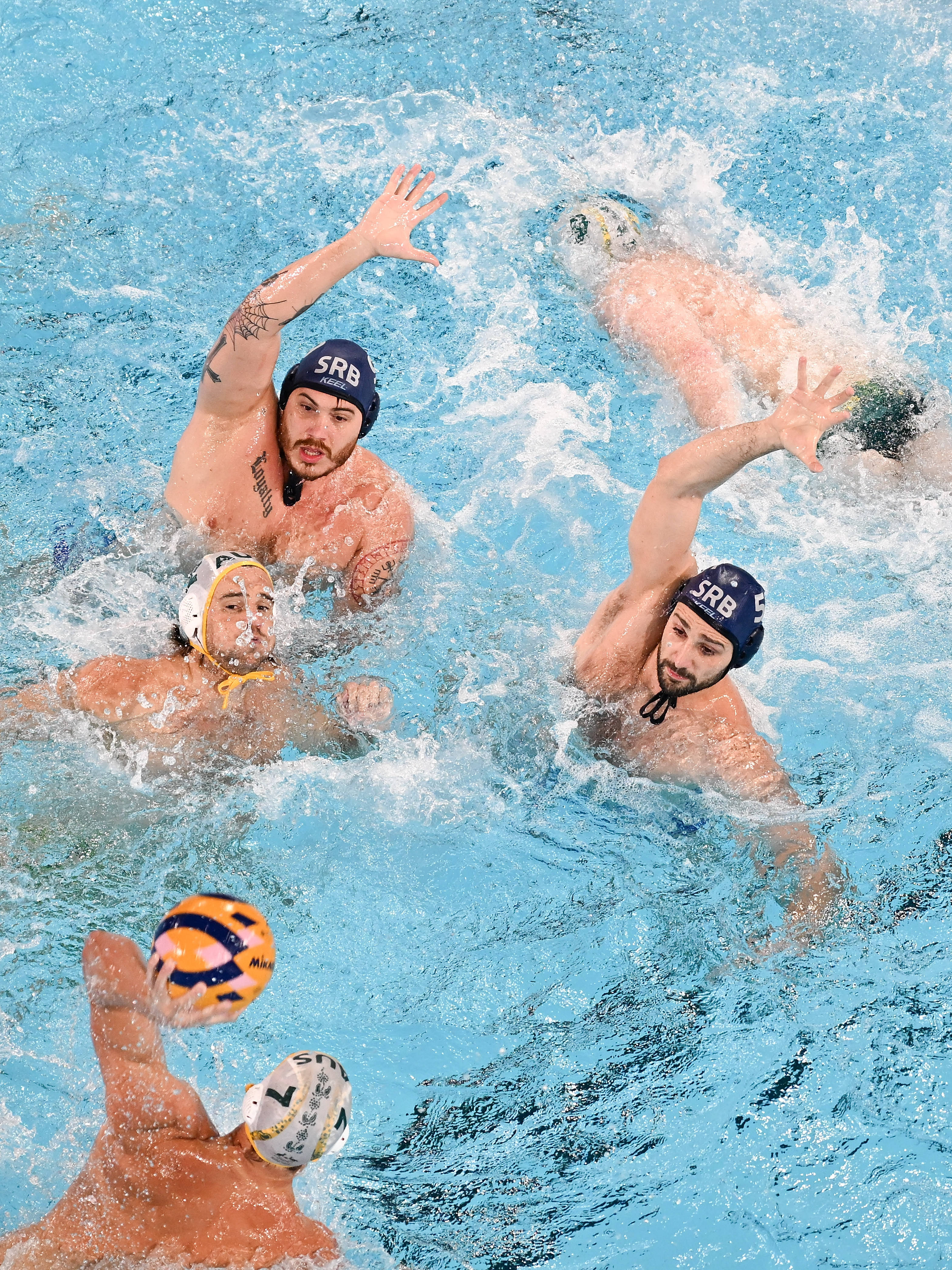 当日,在巴黎奥运会男子水球b组比赛中,澳大利亚队8比3战胜塞尔维亚队.