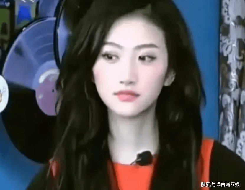 景甜好像出了整容事故,如今面容已经大变样,网友直呼认不出!