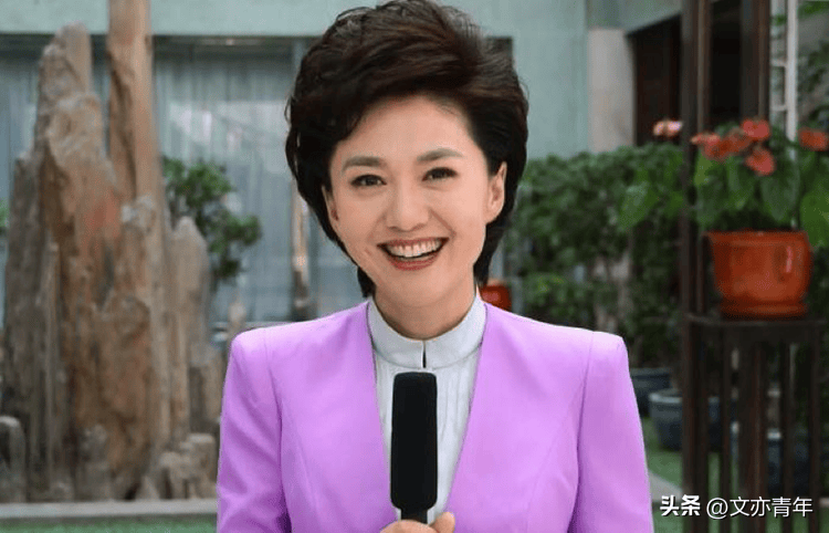 大学成功考入北广的海霞,终于踏进了主持行业的大门,大学四年她精修