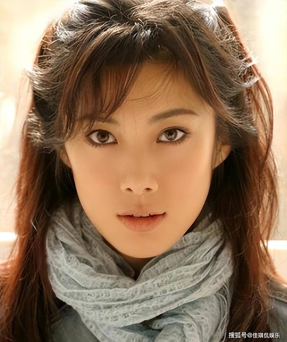 她当年红得发紫,被称是"女版于震",现在回山东老家当主持人_王珂_故事