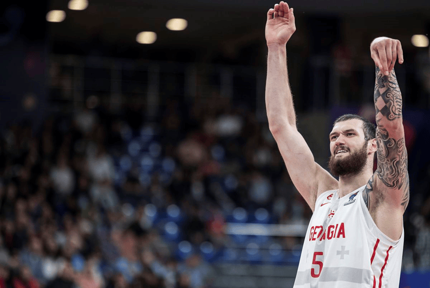 别小看那些在马刺坐板凳的人,他们有可能是国家队主力