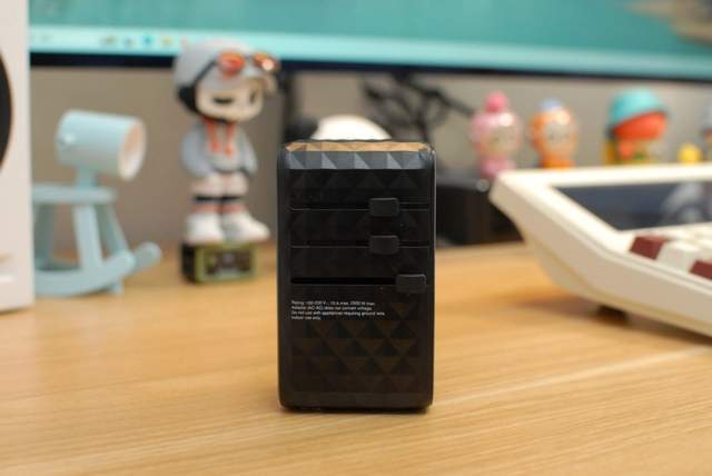 全球畅行无阻,威宝旅行转换快充插头:解锁充电新体验