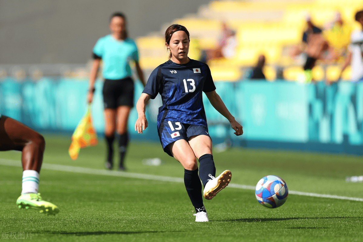 尤其是在与巴西女子足球队的关键战役中,日本女子足球队在比赛接近