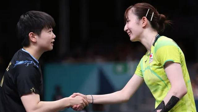 孙颖莎连续第16次战胜早田希娜,体现大国风范,赛后画面惹人深思!