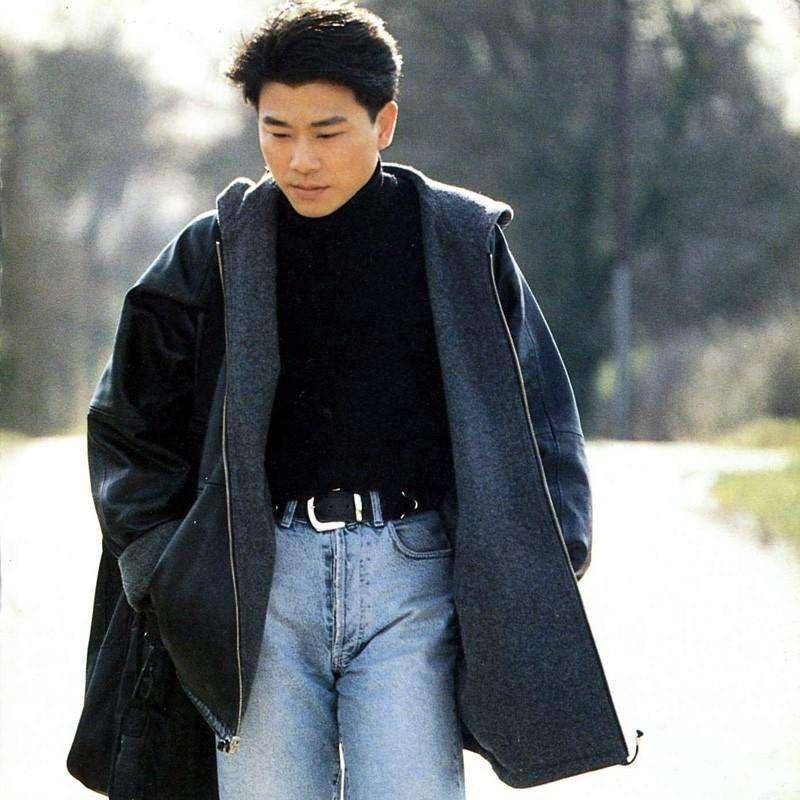 他曾是台湾一代歌王,却因儿子问题,如今重回大众视野!_伍思凯_音乐史_经历