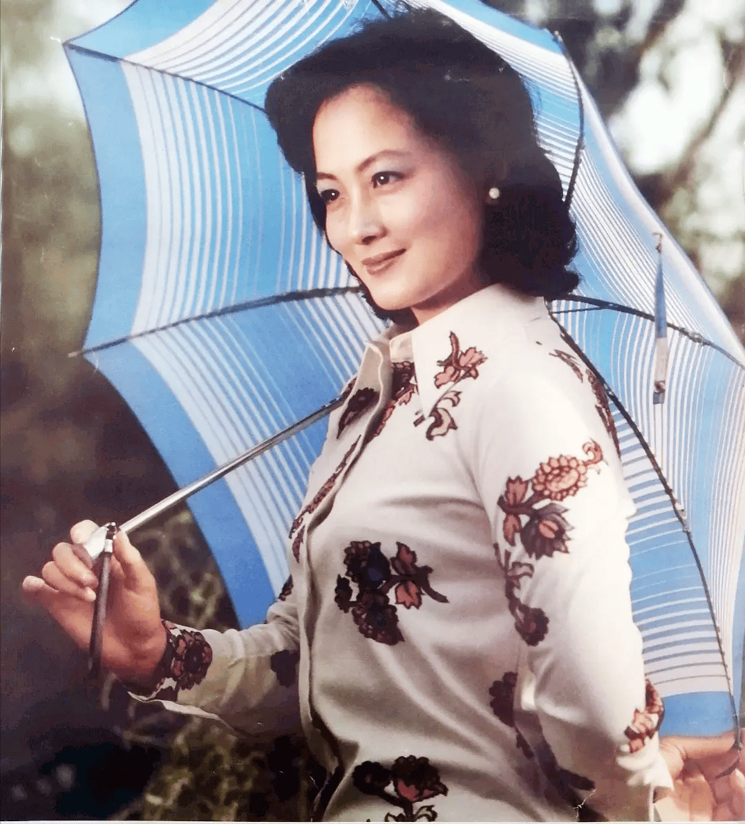 1988年,在电视剧《平凡的世界》中饰演田晓霞后,任冶湘选择淡出公众