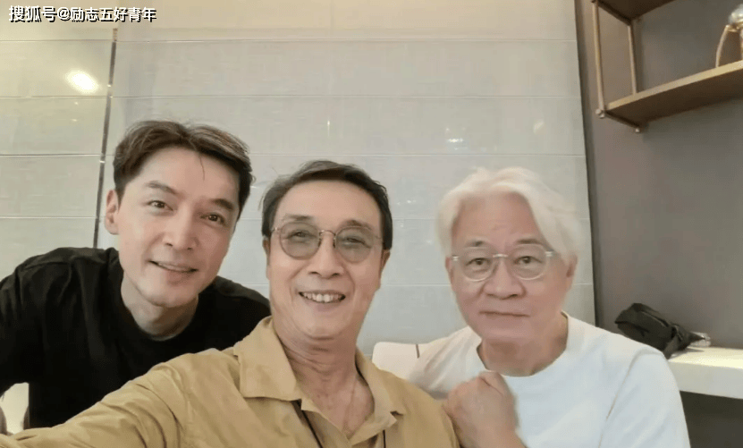 导演李国立和刘松仁是一起合作过《步步惊心》,刘松仁饰演的皇阿玛.