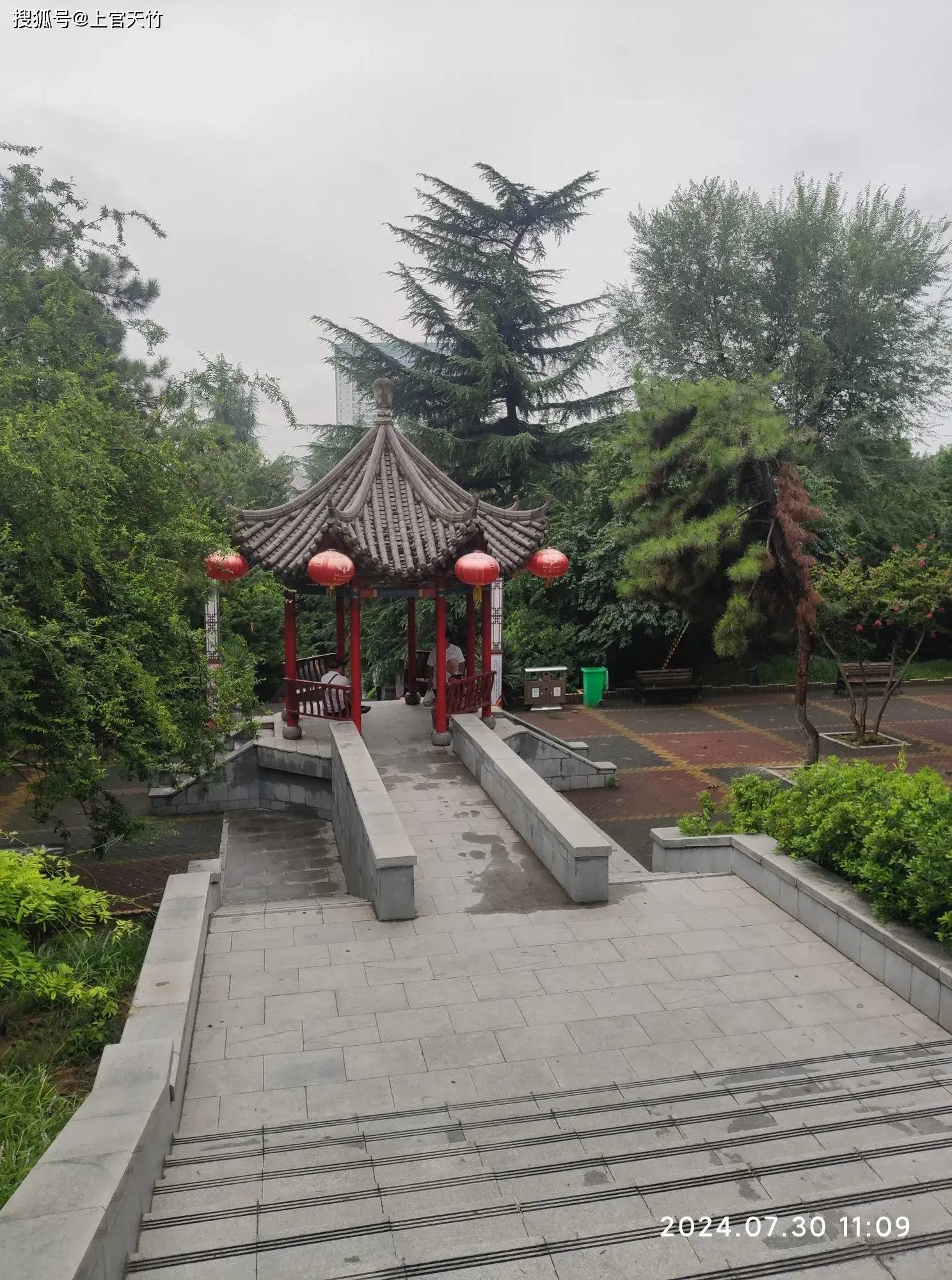 标注名称有明显瑕疵,希望抓紧时间改正_石狮_亭子_公园