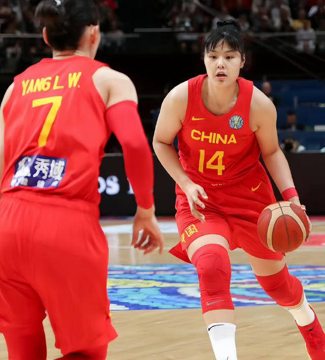 中国女篮阵容更新,李月汝领衔,郑薇着手培养新一代球员